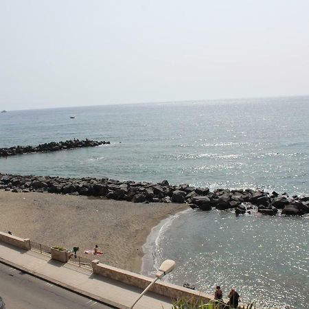 Appartamento Vista D'Incanto Giardini Naxos Luaran gambar