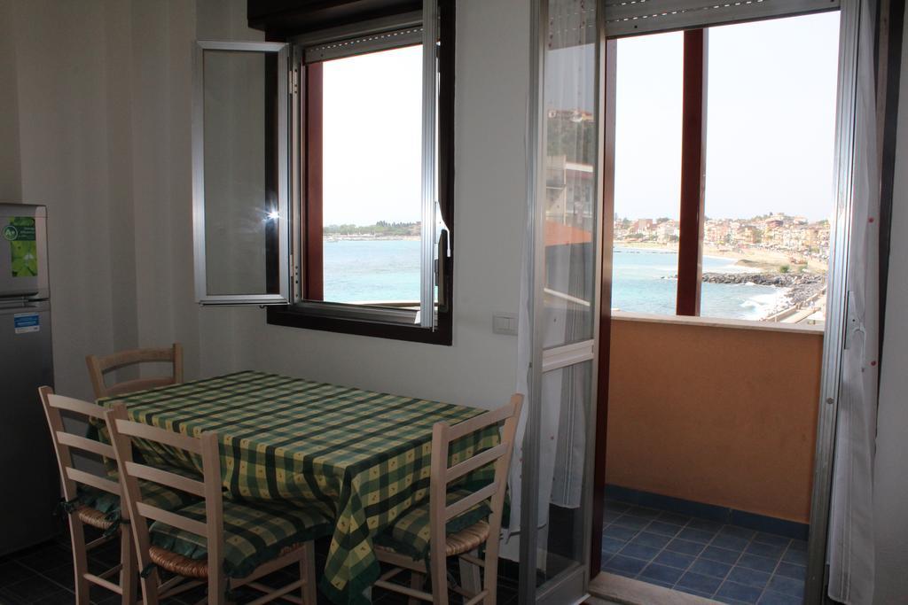 Appartamento Vista D'Incanto Giardini Naxos Luaran gambar