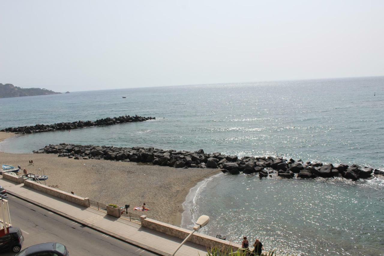 Appartamento Vista D'Incanto Giardini Naxos Luaran gambar